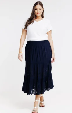 Jupon crepon à broderie ajourée