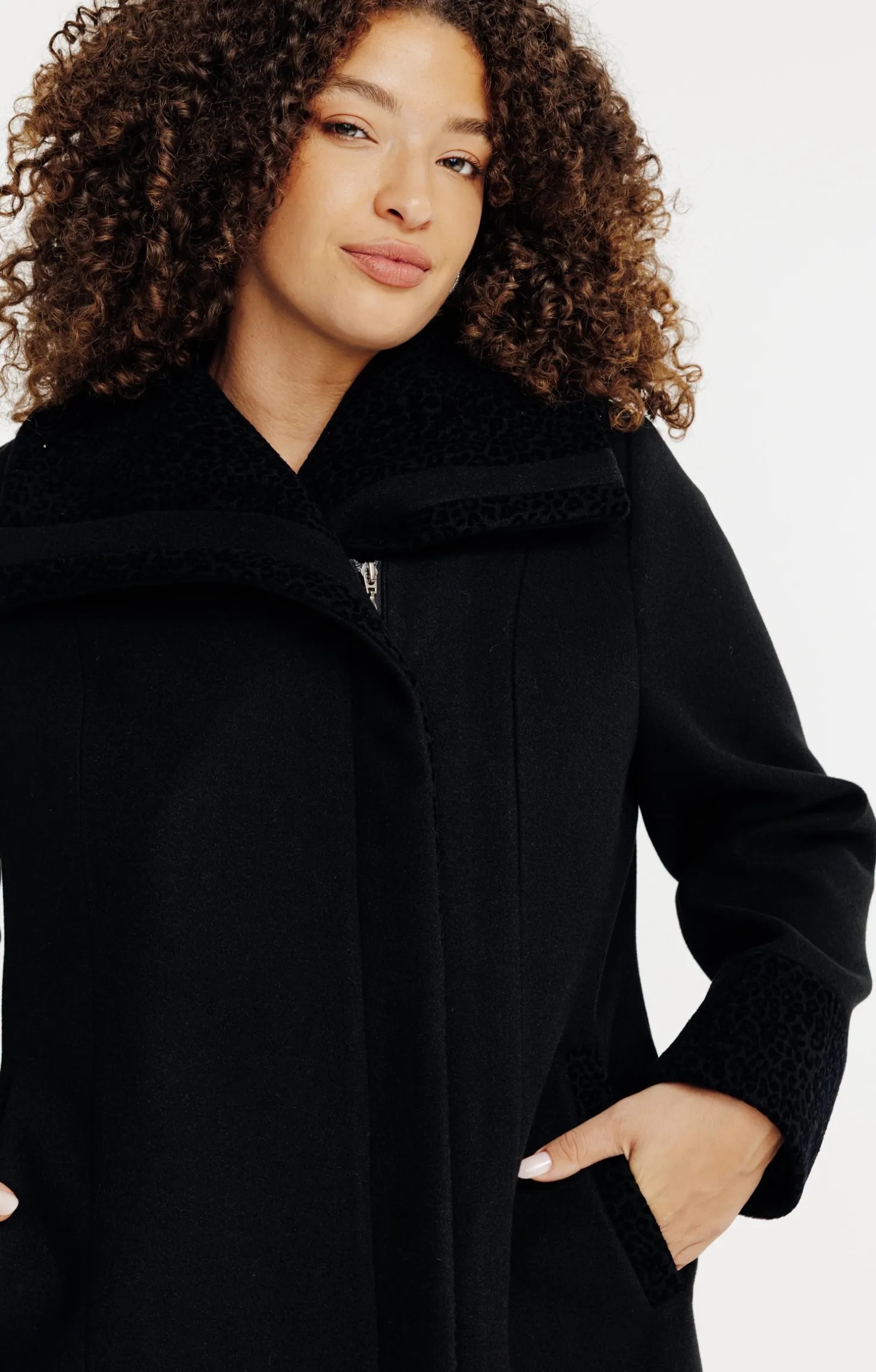 Manteau avec flockage léopard