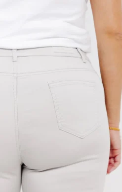 Pantacourt superstretch détail rivet