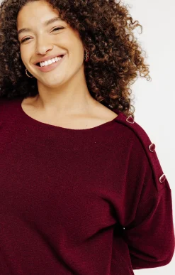 Pull avec boutons en forme de coeur