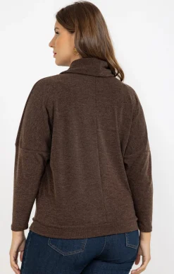 Pull uni col roulé et collier