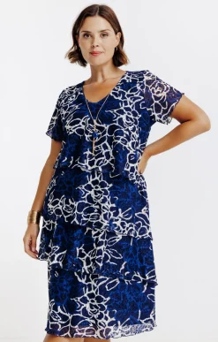 Robe en dentelle avec collier
