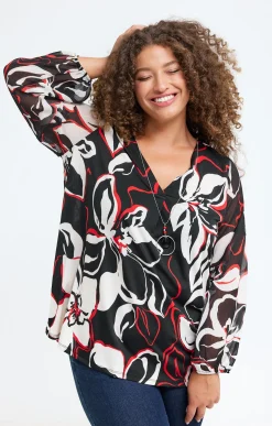 Tee-shirt imprimé fleuri et collier