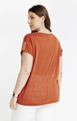 Tee-shirt uni avec tresse à l'encolure
