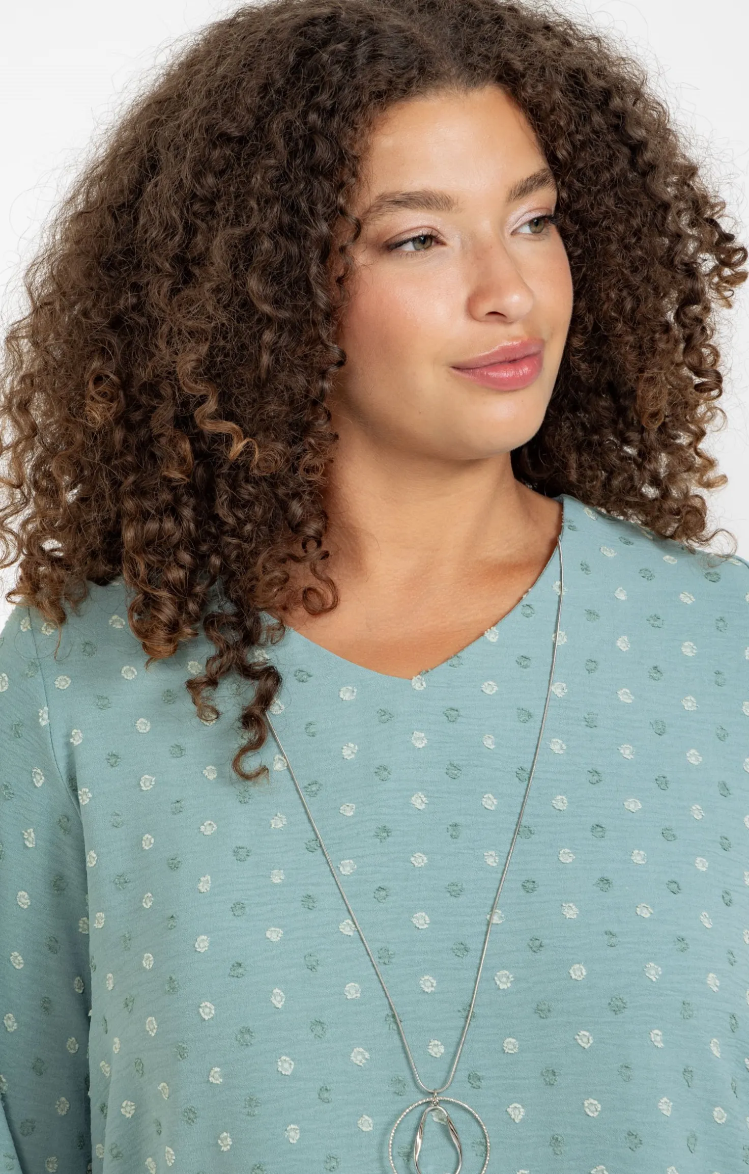 Tunique tissu fantaisie et collier